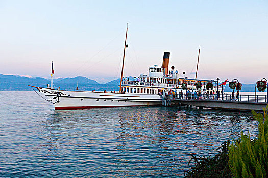 老,渡轮,游客,停靠,码头,靠近,沃州,日内瓦湖,瑞士,欧洲