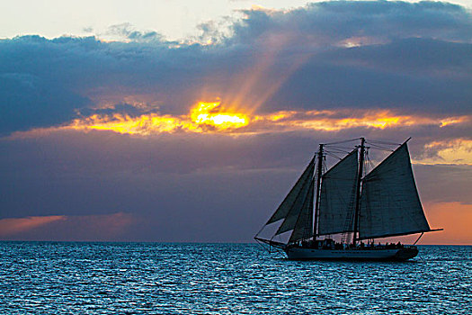 日落,帆船