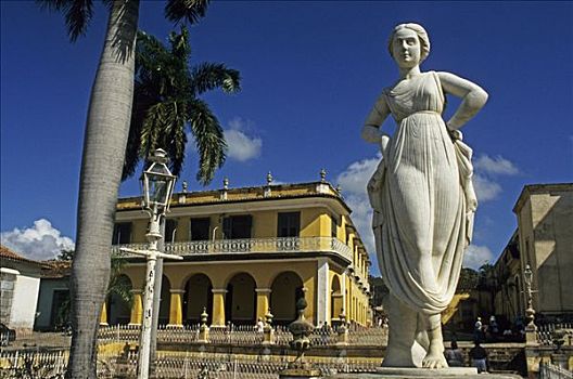 雕塑,马约尔广场,特立尼达,古巴