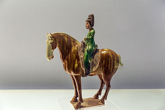 上海博物馆馆藏唐代彩色釉陶骑马男俑