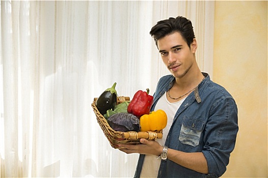 男青年,拿着,篮子,新鲜,蔬菜,健康饮食,概念