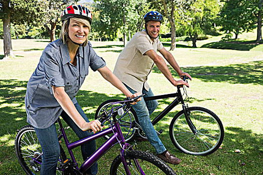 幸福伴侣,骑自行车,公园