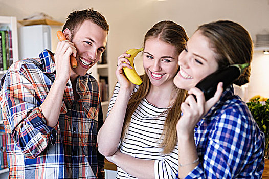 三个,年轻人,乐趣,水果,电话