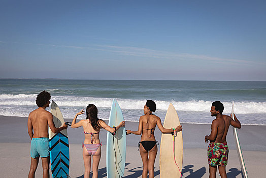 群体,朋友,冲浪板,站立,海滩,阳光