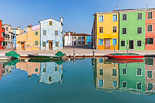 彩色,房子,布拉诺岛,反射,水,运河,威尼斯,威尼托,意大利