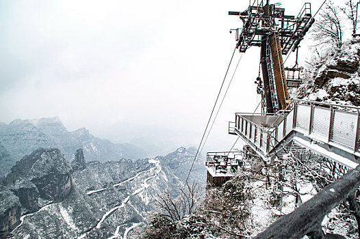 冰雪天天门山景区缆车