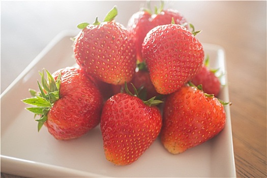 新鲜,成熟,草莓,白色背景,盘子