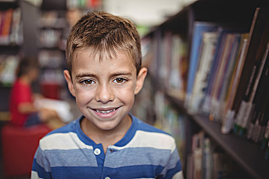 头像,微笑,男生,站立,图书馆,学校
