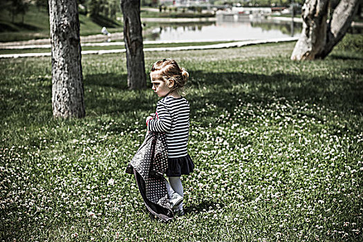 小女孩,绿色公园