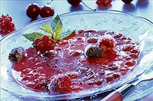 红莓,奶油,玻璃碗