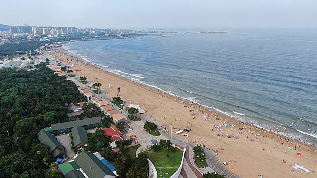 山东省日照市,海水浴场开启下饺子模式,海滨旅游迎来旺季