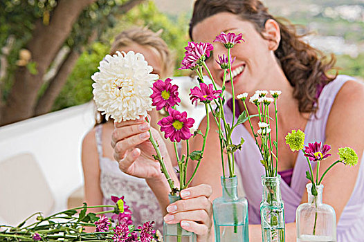 女人,女儿,花,花瓶