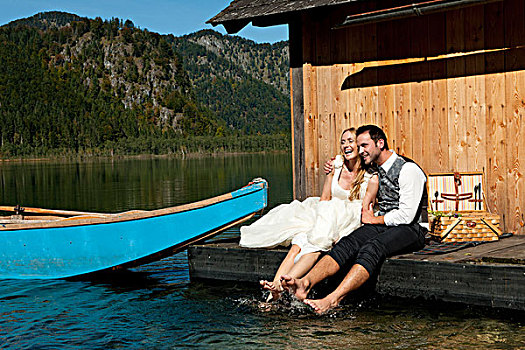 婚礼,情侣,湖,萨尔茨卡莫古特,上奥地利州,奥地利,欧洲