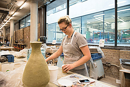 女人,艺术工作室,制作,陶器