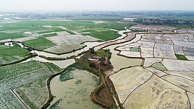 航拍雨后田园