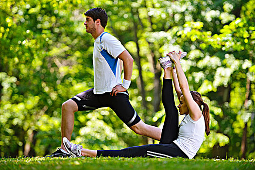 年轻,健康,情侣,伸展训练,放松,热身,慢跑,跑,公园