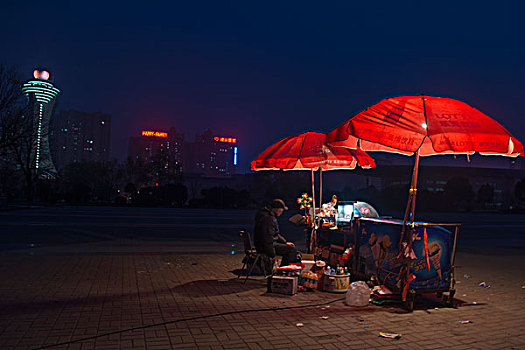 夜晚商贩摊位