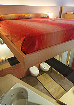 双人床,橙色,黄色,床上用品,玻璃,地面,风景,现代,卫生间,仰视