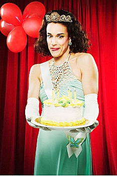 选美皇后,拿着,生日蛋糕