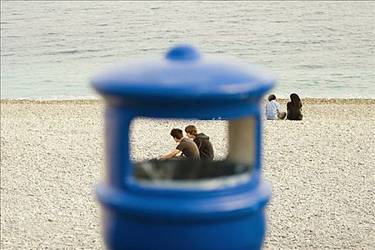 坐,夫妇,海滩,垃圾箱,尼斯,法国
