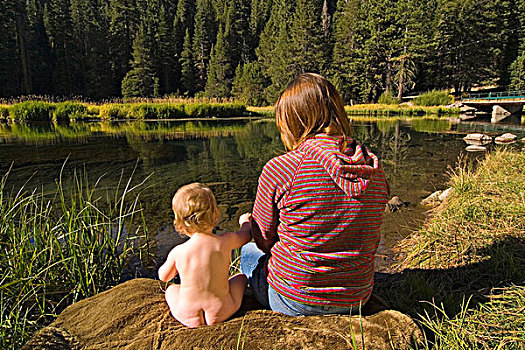 母亲,裸露,婴护,河,靠近,塔霍湖,城市,加利福尼亚