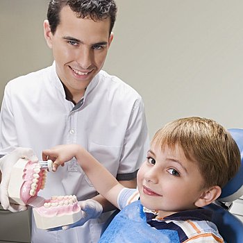 男孩,学习,刷牙,帮助,假牙,牙医诊所