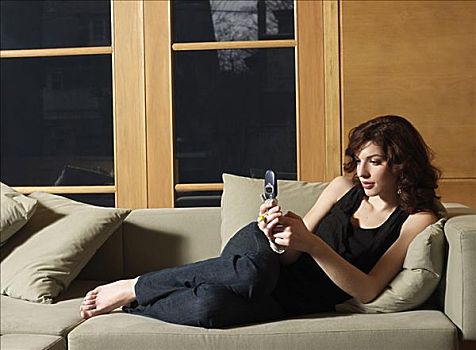 女人,躺着,沙发,手机