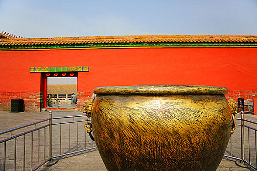 北京故宫内的铜缸