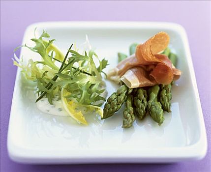 绿芦笋,帕尔玛火腿,沙拉配菜