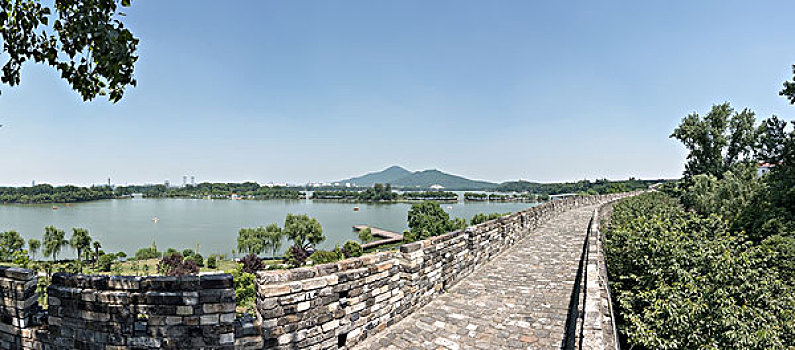 南京玄武湖明代城墙