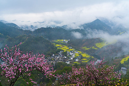 安徽黄山石潭春天风光