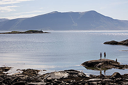 三个人,站立,峡湾,石头,奥勒松,挪威