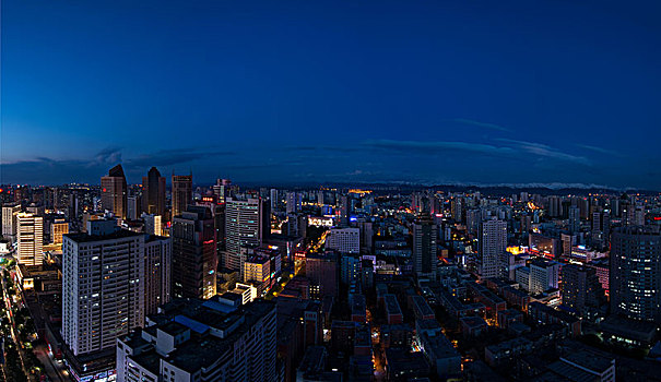 乌鲁木齐城市建筑群天际线夜景