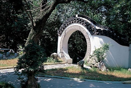 古琴台中国传统月亮门