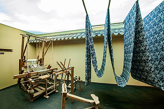 重庆市渝北区碧津公园民俗博物馆展示的民间织布机