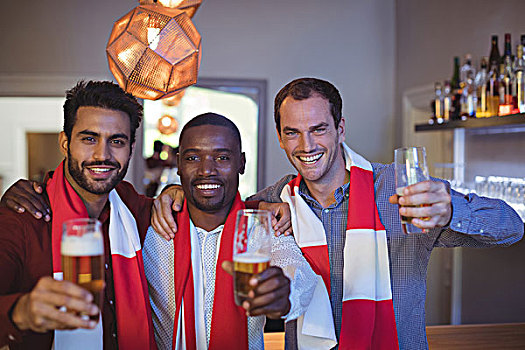 头像,三个,朋友,祝酒,玻璃杯,啤酒,酒吧,餐馆