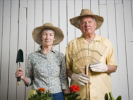 肖像,老年,夫妻,站立,园艺工具