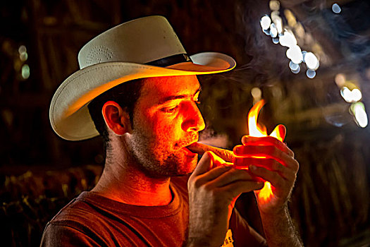 烟草,农民,点燃,哈瓦那,雪茄,农场,维尼亚雷斯,山谷,省,古巴,北美