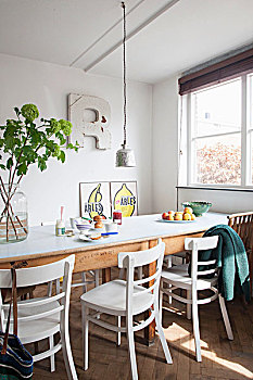 长,桌子,白色,木椅,花,枝条,玻璃花瓶,就餐区