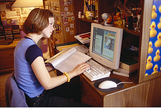 女青年,电脑