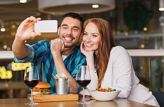 情侣,智能手机,餐馆