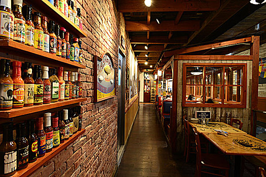 阿甘虾餐厅,酱料架及用餐区,香港山顶凌霄阁