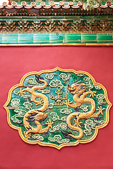 北京故宫太极殿前云龙纹琉璃影壁盒子