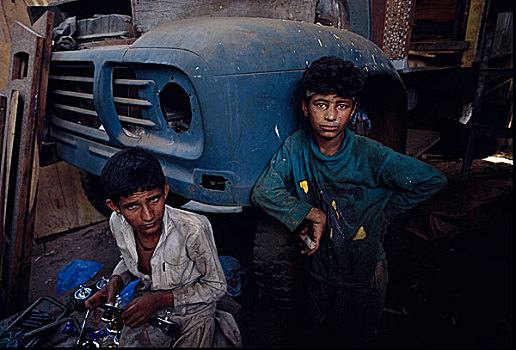孩子,工人,汽车,工作间,卡拉奇,巴基斯坦