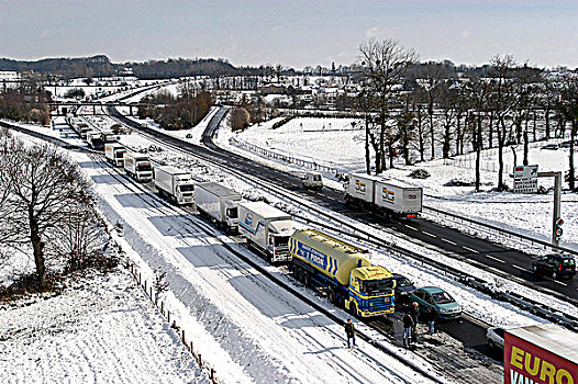 法国,布列塔尼半岛,伊勒-维莱讷省,靠近,卡车,停止,雪