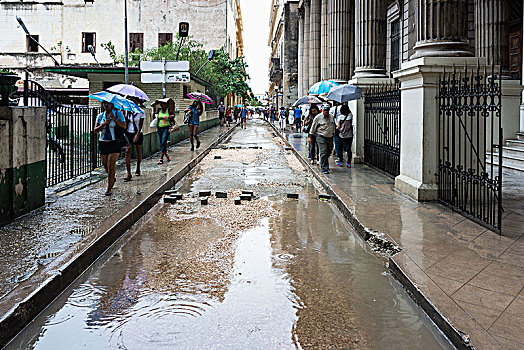 古巴,哈瓦那,道路,损坏,雨,街景