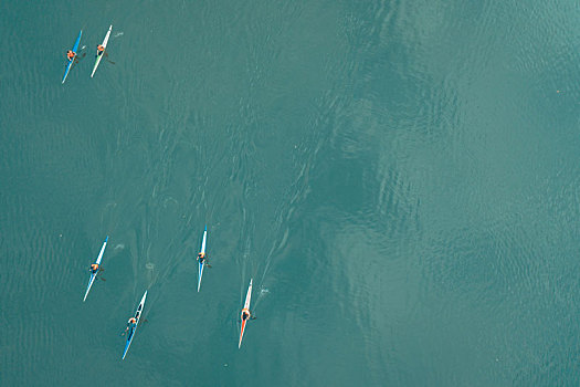 鸟瞰皮划艇比赛