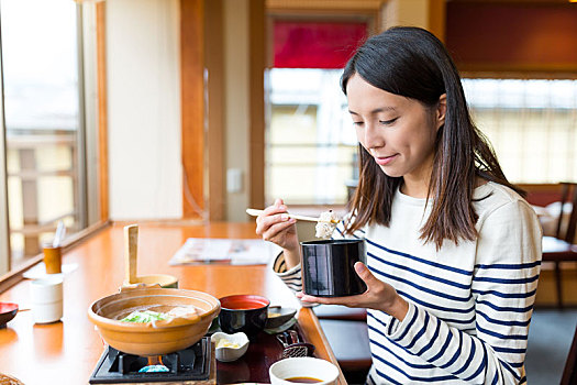 女人,享受,日本料理,餐馆