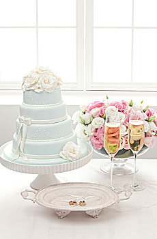 婚戒,蛋糕,桌上