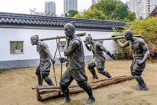南京宝船厂遗址公园古人劳动雕塑